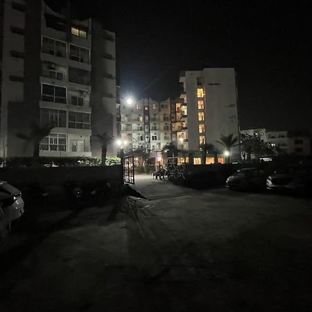 Hotel Shri Radha Nikunj - Opposite Prem Mandir Вріндаван Екстер'єр фото