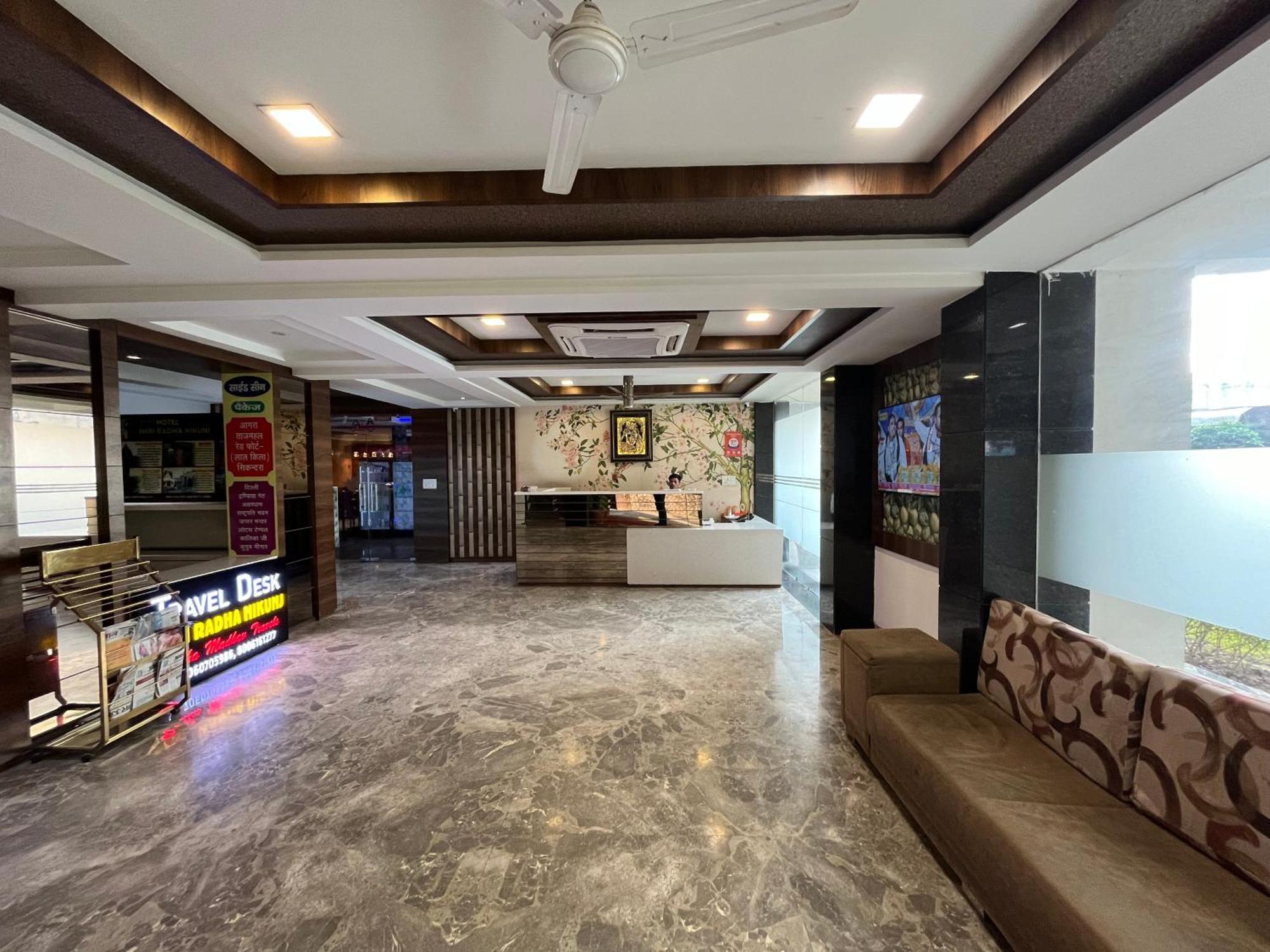 Hotel Shri Radha Nikunj - Opposite Prem Mandir Вріндаван Екстер'єр фото