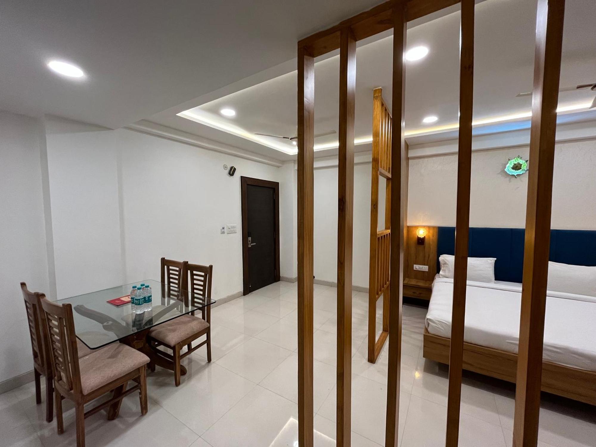 Hotel Shri Radha Nikunj - Opposite Prem Mandir Вріндаван Екстер'єр фото