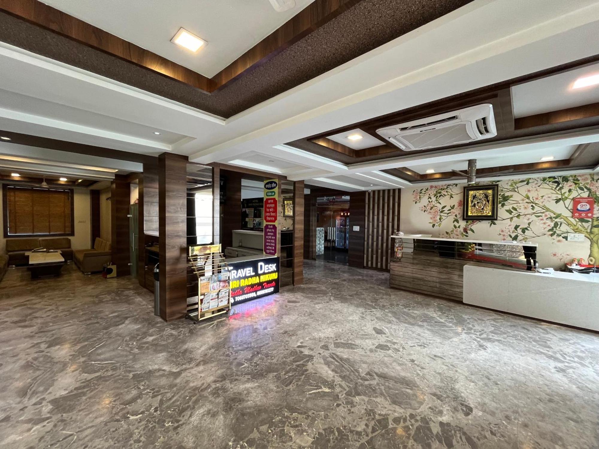 Hotel Shri Radha Nikunj - Opposite Prem Mandir Вріндаван Екстер'єр фото